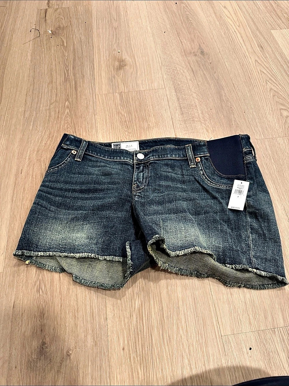 Gap Denim Maternity Shorts in Blue Waist 26 NWT